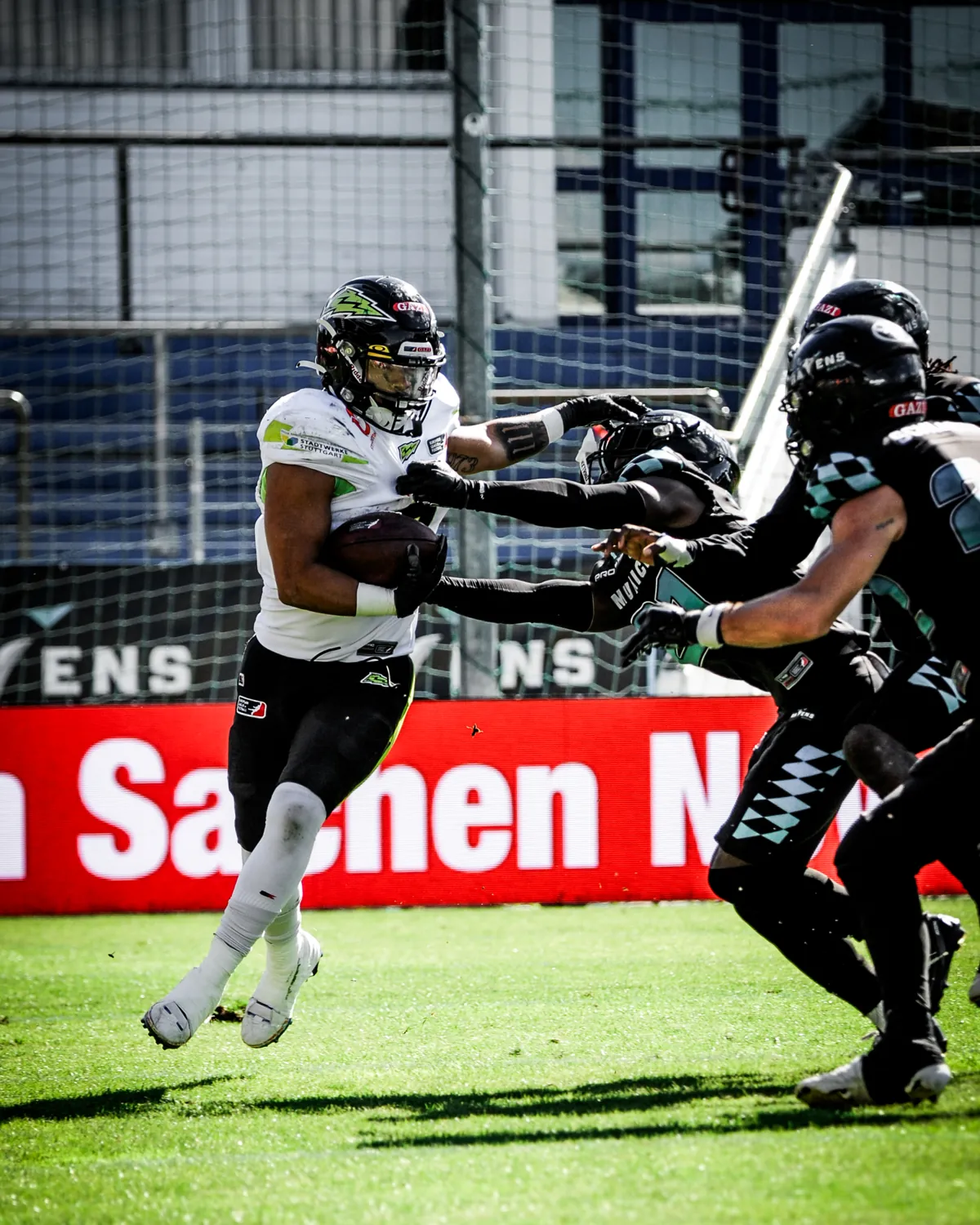 Kai Hunter bricht im ELF-Halbfinale durch einen Tackle